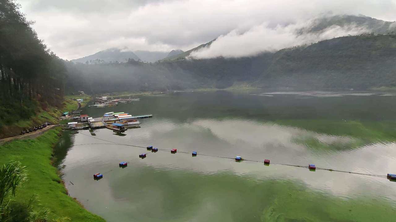 Telaga Menjer di lereng Gunung Sindoro